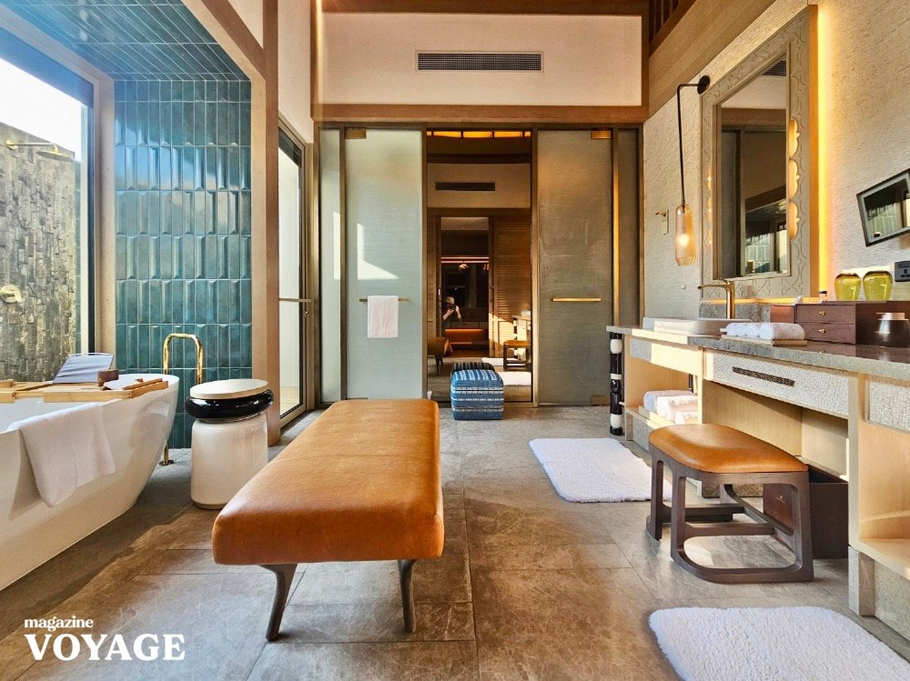 JW Marriott Kaafu Atoll Island Resort Ocean Pool Villa Bathroom Window
